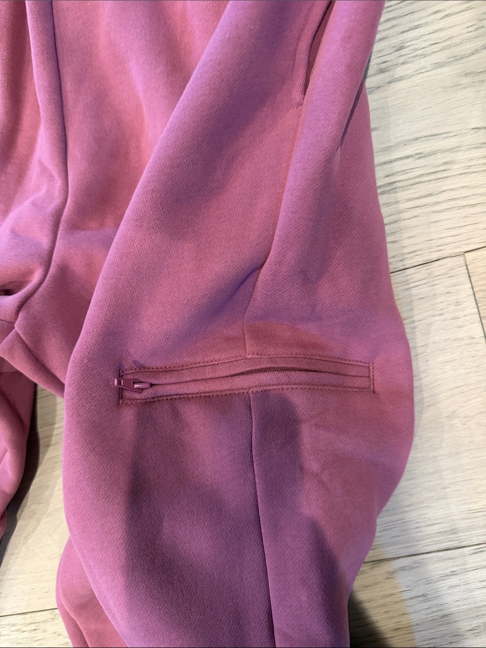 Comfrt Travel Collection Berry Sweatpants - Picture 2 of 5